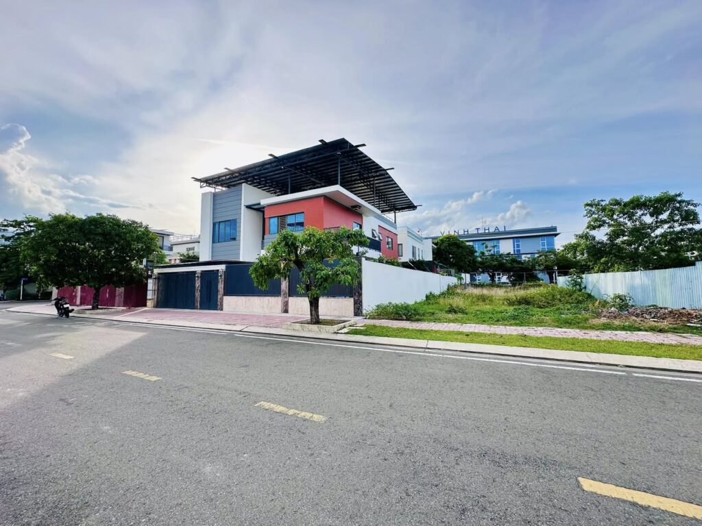 Bán lô biệt thự Mỹ Gia gói 2 đường số 5 rộng 16m, giá chỉ 36,3tr/m2