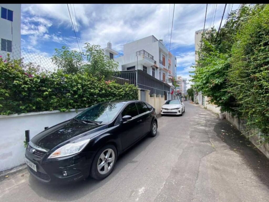 Bán đất tặng nhà mặt tiền đường Nguyễn Khánh Toàn cách biển chỉ 150m