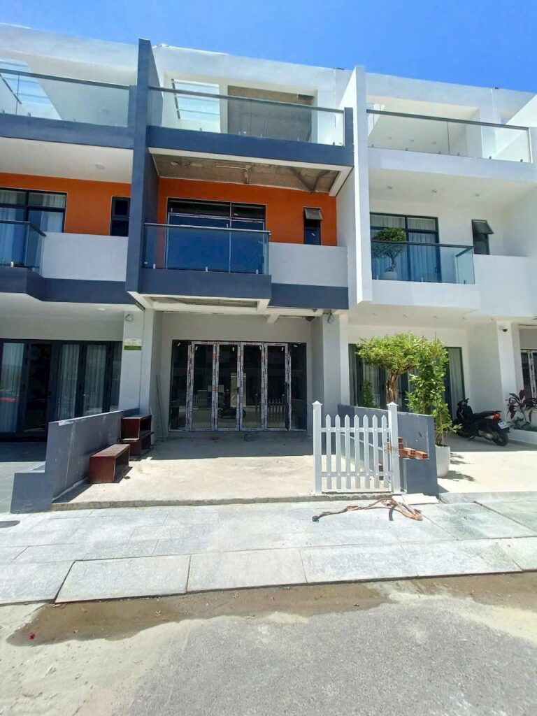 Nhà thô Mỹ Gia gói 8 giá tốt 5,2 tỷ cách hồ bơi chỉ 100m