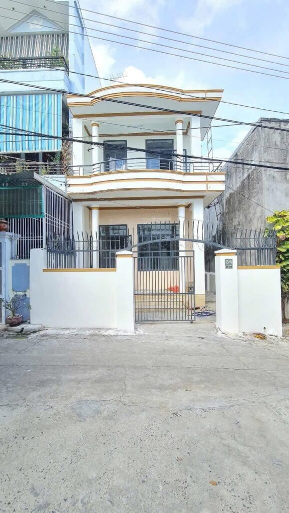 Bán nhà hai tầng hẻm ô tô đường Củ Chi cách biển chỉ 400m