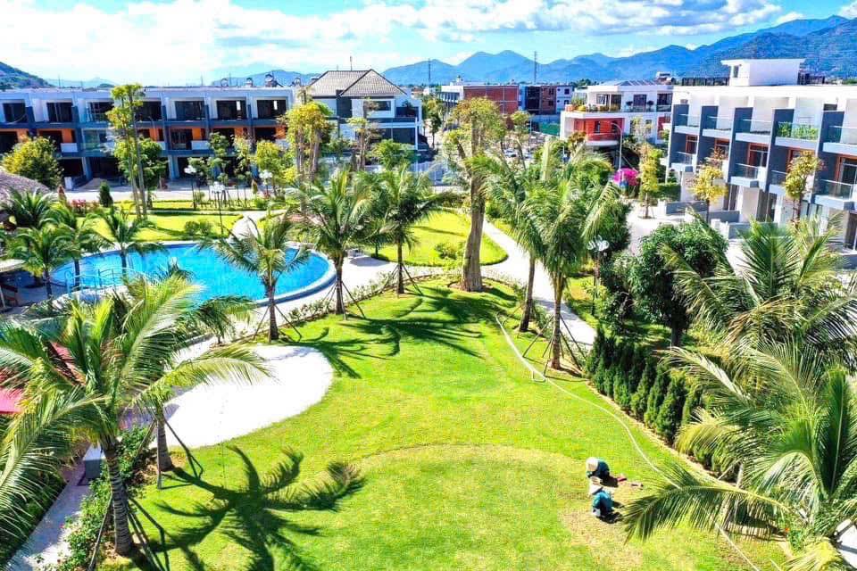 Bán nhà Mỹ Gia gói 8 đối diện hồ bơi, vị trí đẹp nhất khu vực