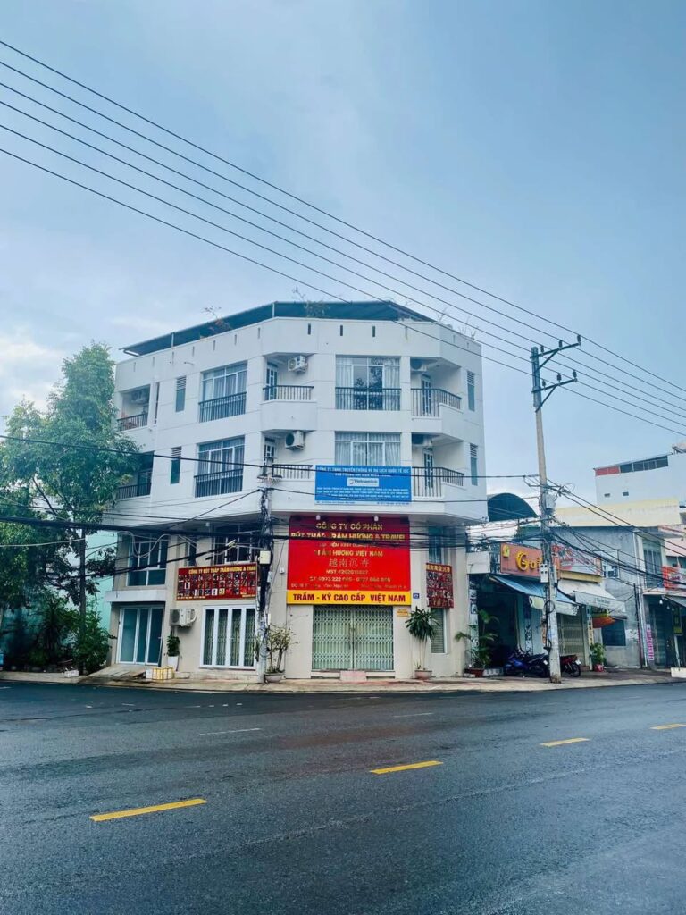 Bán nhà bốn tầng góc đường Tô Hiệu, gần Vinpearland