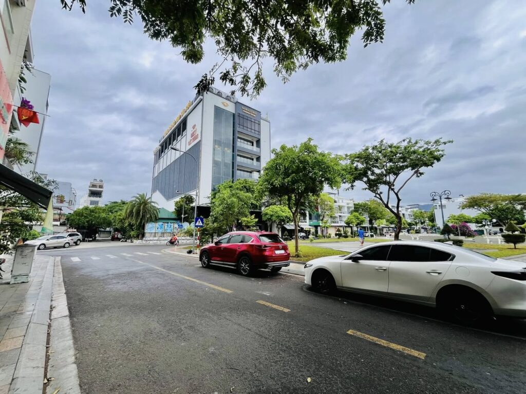 Bán nhà mặt tiền đường Vũ Lăng đối diện công viên, vị trí trung tâm vừa ở vừa kinh doanh