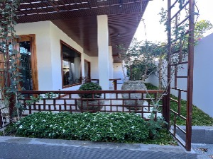 Căn biệt thự phong cách Châu Âu cách biển chỉ vài phút đi bộ – đường Nguyễn Khánh Toàn