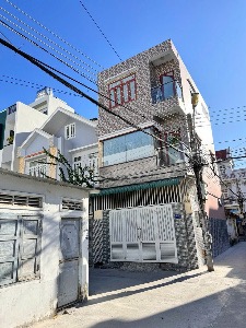 Bán nhà đẹp góc 2 mặt tiền cách biển và chợ Ba Làng chỉ 100m